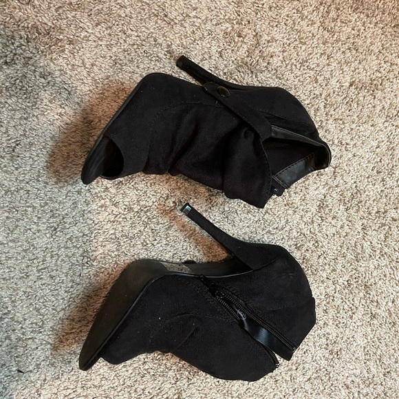 Black peep toe booties - Picture 2 of 3